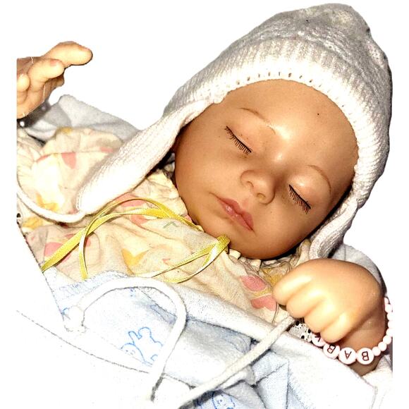 Reborn Baby Doll With 4 Outfits, Diaper, a Beanie & Blanket By Andrea Arcello - Picture 10 of 15